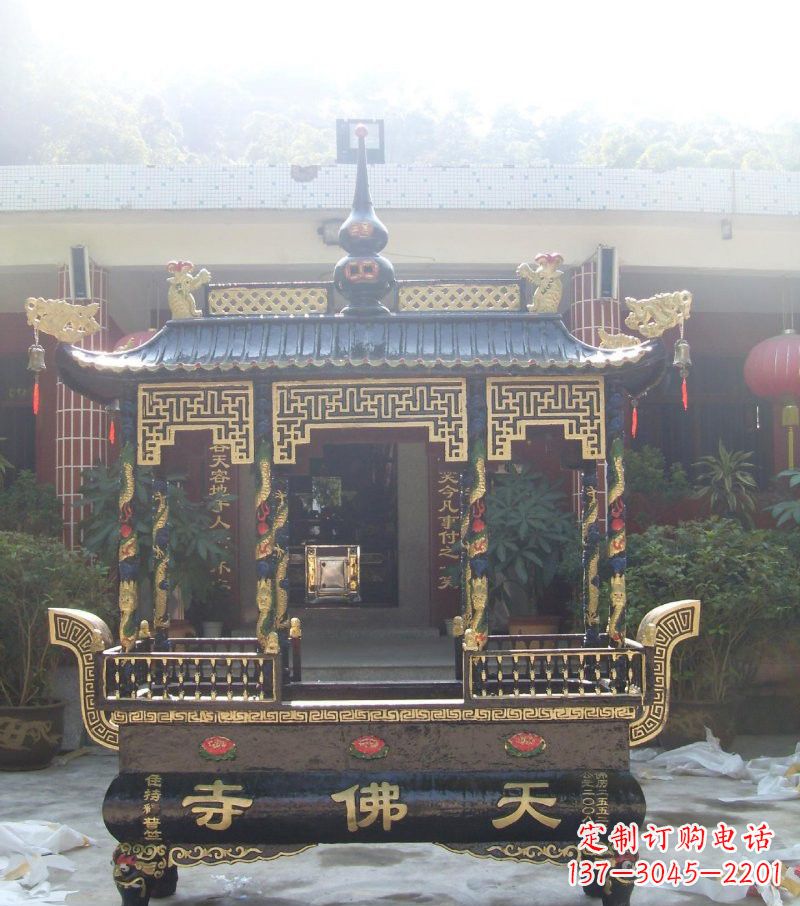 上海寺庙铸铜四足方形带顶香炉