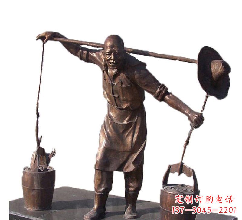 上海挑扁担的老人铜雕
