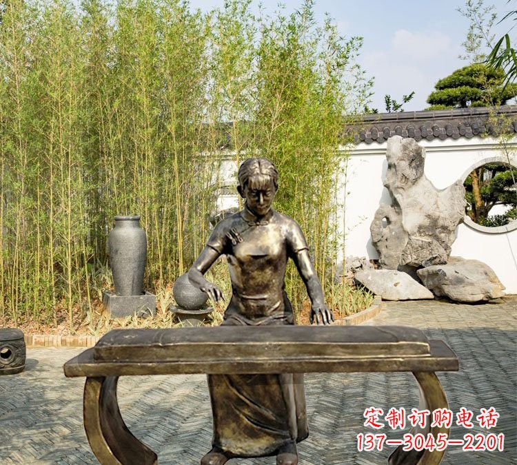 上海铜雕弹古筝人物