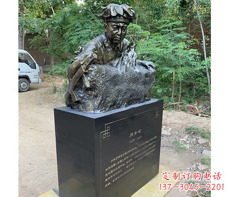 上海铜雕邱少云战士雕塑