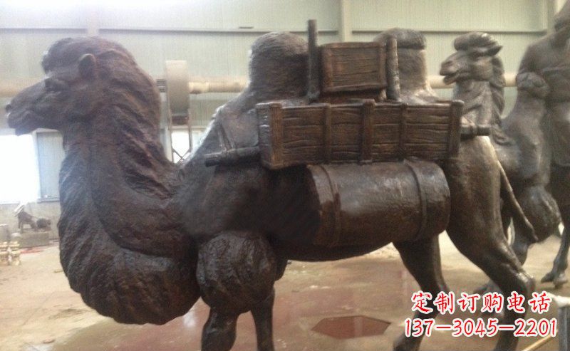 上海驮着东西的骆驼公园动物铜雕