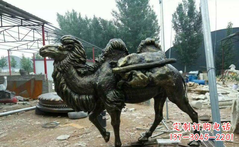 上海驮着东西的骆驼铜雕