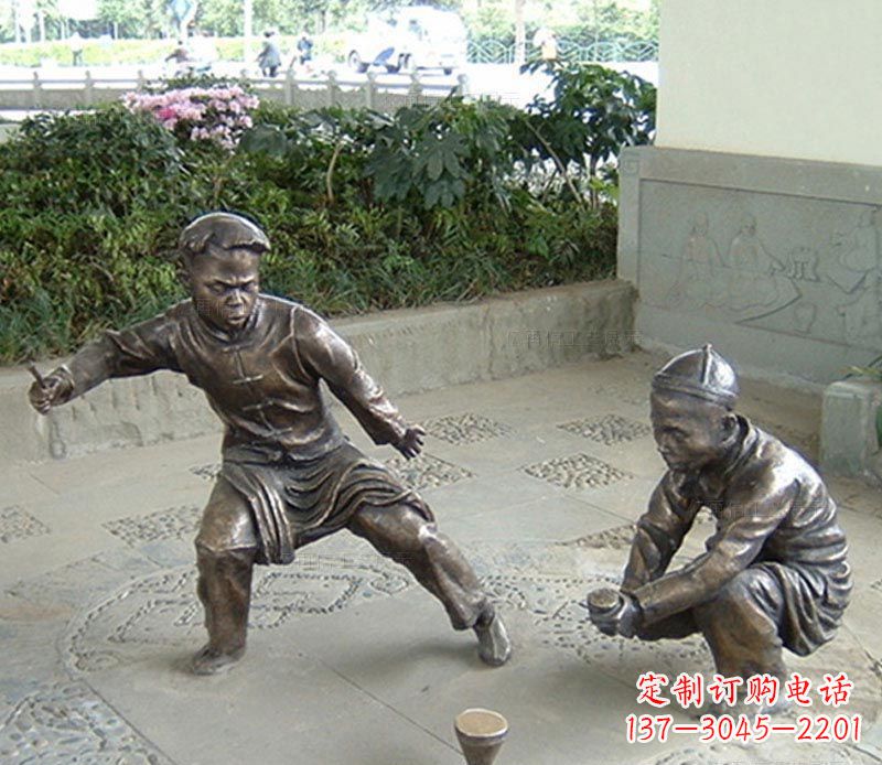 上海玩陀螺的古代儿童铜雕