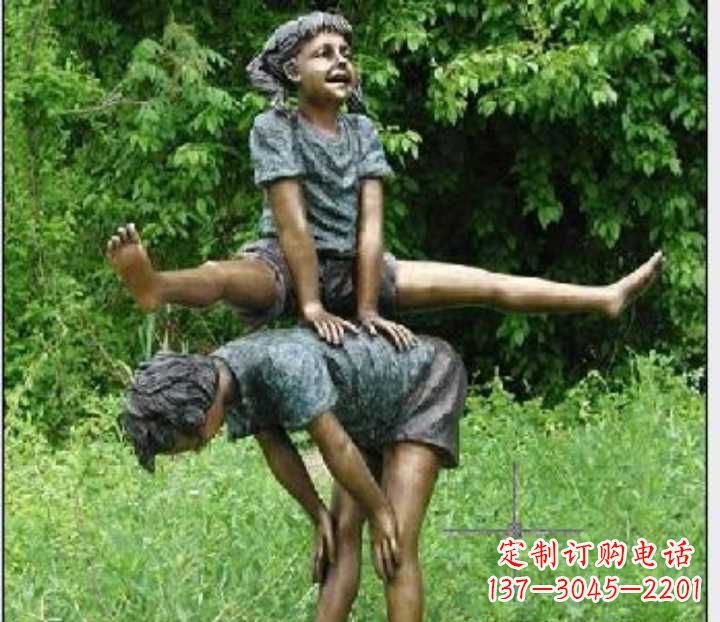 上海玩跳山羊的儿童铜雕