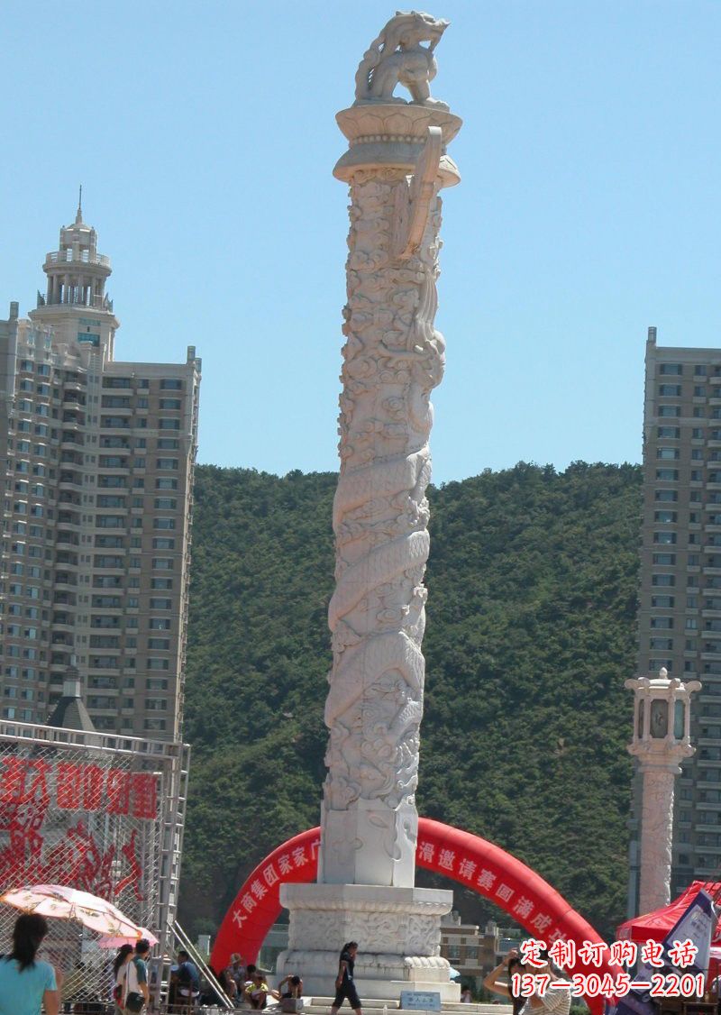上海晚霞红广场龙柱