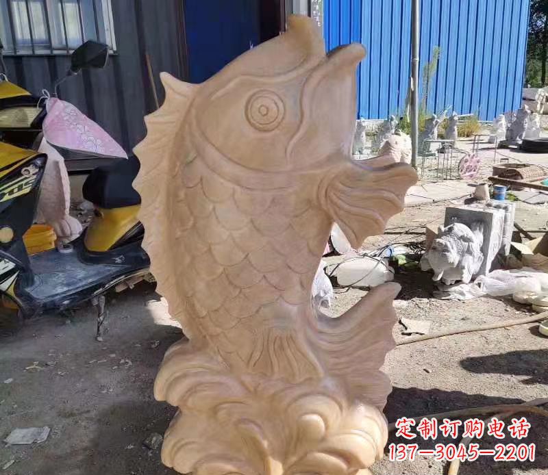 上海晚霞红喷水鲤鱼石雕
