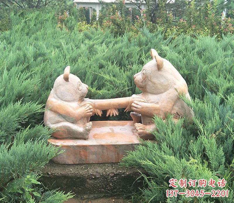 上海晚霞红熊猫母子石雕