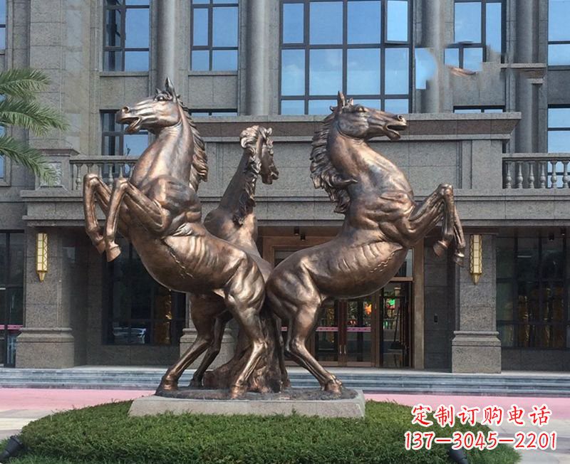 上海小区立马铜雕