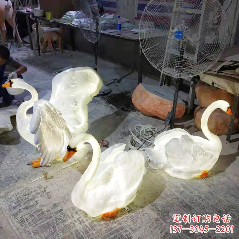 上海小区园林草坪发光天鹅景观雕塑摆件