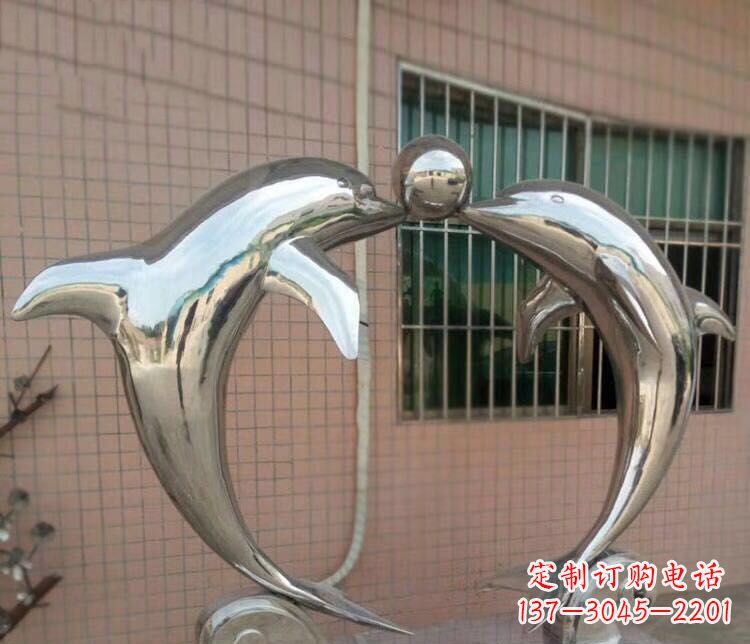 上海校园不锈钢海豚顶球雕塑