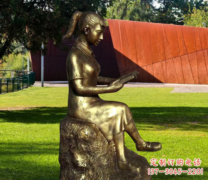 上海校园看书的女孩铜雕
