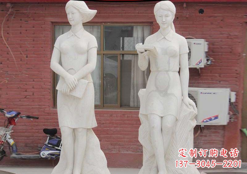 上海校园拿书本的学生石雕