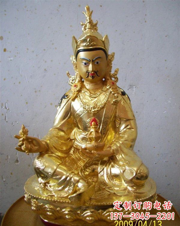 上海铸铜贴金藏佛莲花生大士雕塑