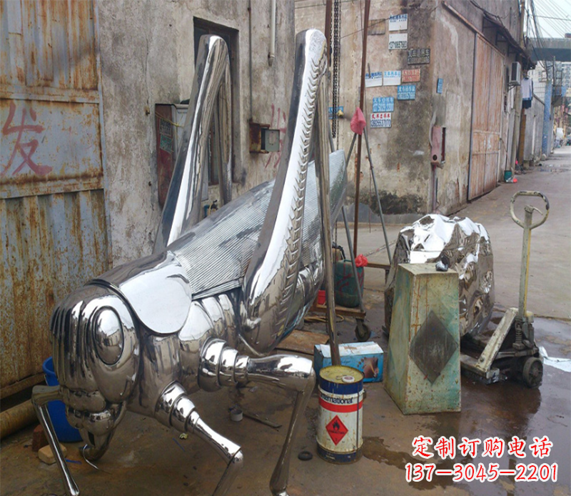 上海不锈钢蚂蚱雕塑
