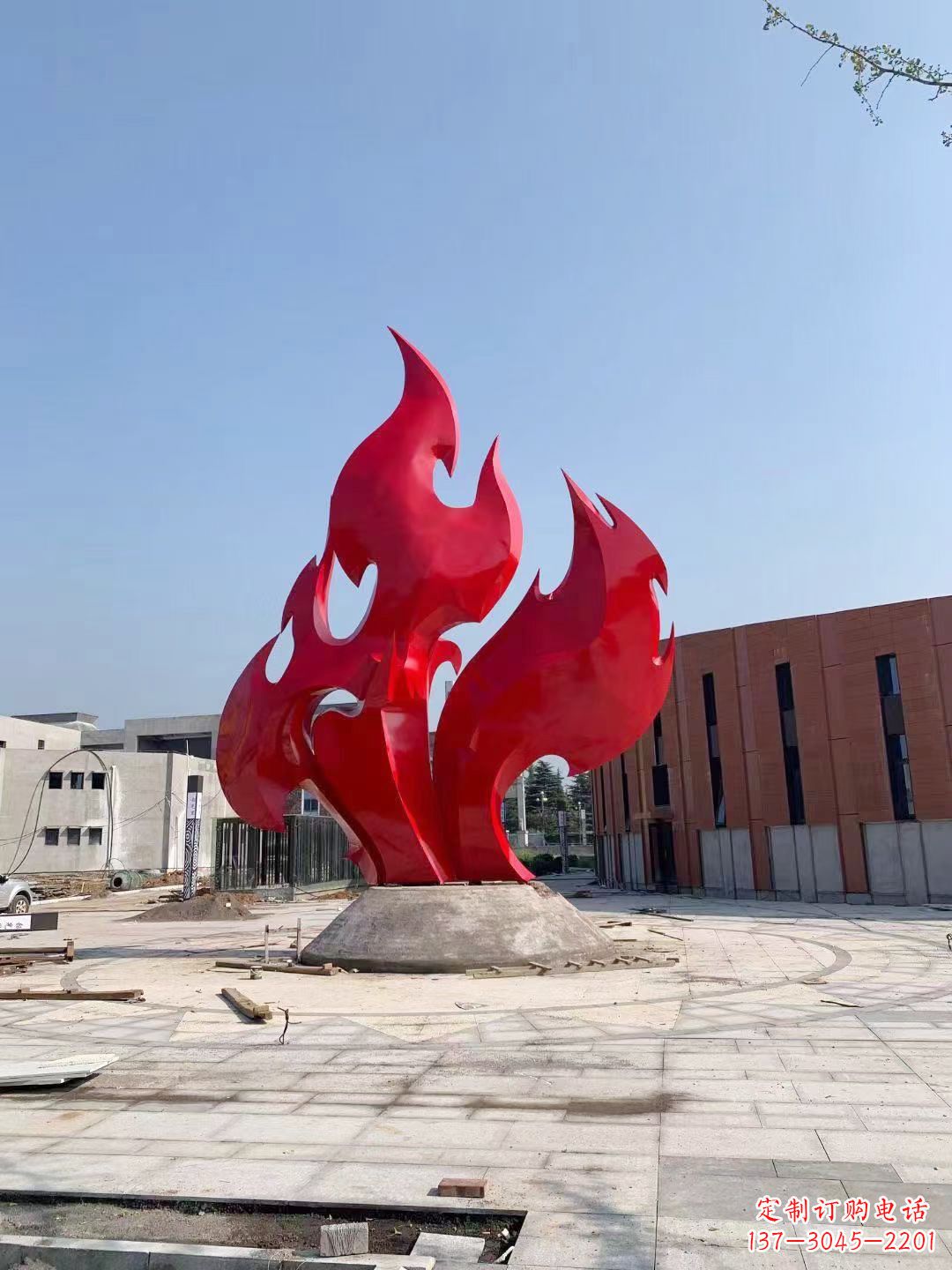 上海大学操场抽象不锈钢火苗雕塑
